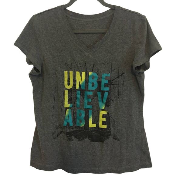 Large Gray Short Sleeve V Neck Graphic T-Shirt Unbelievable! - Picture 1 of 2